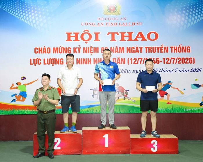 Trao giải nội dung đôi nam phong trào môn bóng bàn