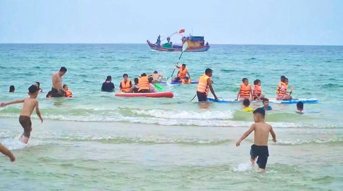 Biển Châu Tân sở hữu bãi biển còn nguyên sơ, giàu tiềm năng phát triển du lịch cộng đồng gắn với kinh tế biển
