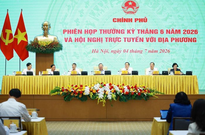 Sáng 4/7/2026, tại Trụ sở Chính phủ, Tổng Bí thư, Chủ tịch nước Tô Lâm; Chủ tịch Quốc hội Trần Thanh Mẫn; Thường trực Ban Bí thư Trần Cẩm Tú đến dự Phiên họp Chính phủ thường kỳ tháng 6 năm 2026 và Hội nghị trực tuyến Chính phủ với địa phương. Ảnh: Dương Giang – TTXVN
