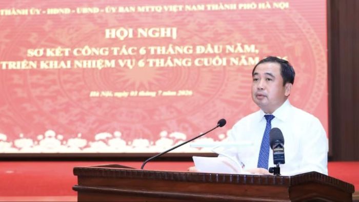  Bí thư Thành ủy Hà Nội Trần Đức Thắng phát biểu tại Hội nghị. Ảnh: QPTĐ 