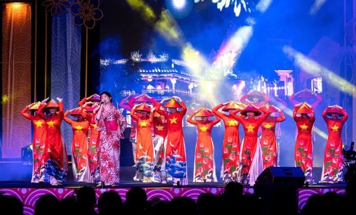 Chương trình nghệ thuật kỷ niệm 50 năm thiết lập quan hệ ngoại giao Việt Nam-Nhật Bản. (Ảnh: VGP/Lưu Hương)