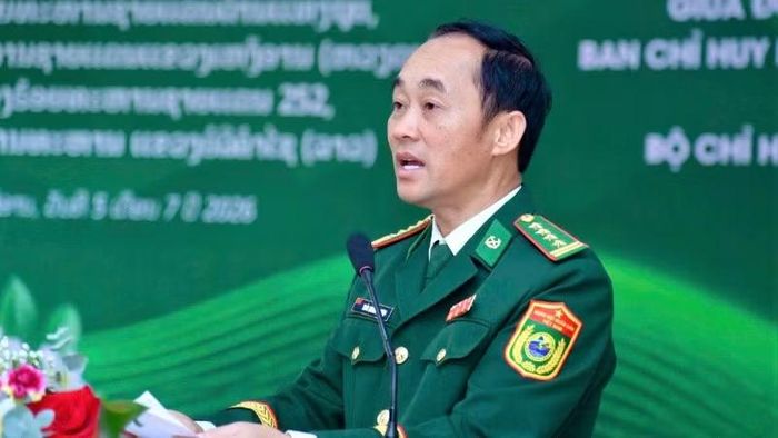 Đại tá Trần Quang Trung, Chính ủy Bộ đội Biên phòng tỉnh Nghệ An phát biểu tại hội nghị.