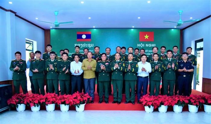 Ngày 5/7, tại xã Kim Bảng, tỉnh Nghệ An, Đồn Biên phòng Cửa khẩu Thanh Thủy (Ban Chỉ huy Bộ đội Biên phòng tỉnh Nghệ An) và Đại đội Biên phòng 252 (Bộ Chỉ huy quân sự tỉnh Bô Ly Khăm Xay, Lào) tổ chức Hội nghị sơ kết 12 năm thực hiện Chương trình kết nghĩa.