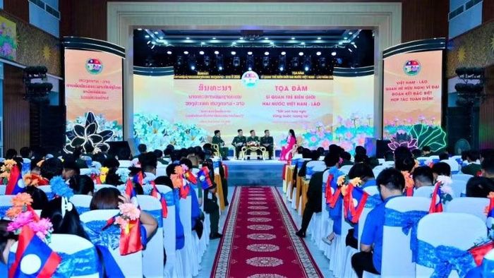 Tối 4/7, tại Nghệ An, Bộ Tư lệnh Bộ đội Biên phòng Việt Nam và Bộ Tư lệnh Bộ đội Biên phòng Quân đội nhân dân Lào phối hợp tổ chức Chương trình giao lưu, tọa đàm sĩ quan trẻ biên giới hai nước Việt Nam-Lào năm 2026 với chủ đề “Sắt son hữu nghị-Vững bước tương lai”.
