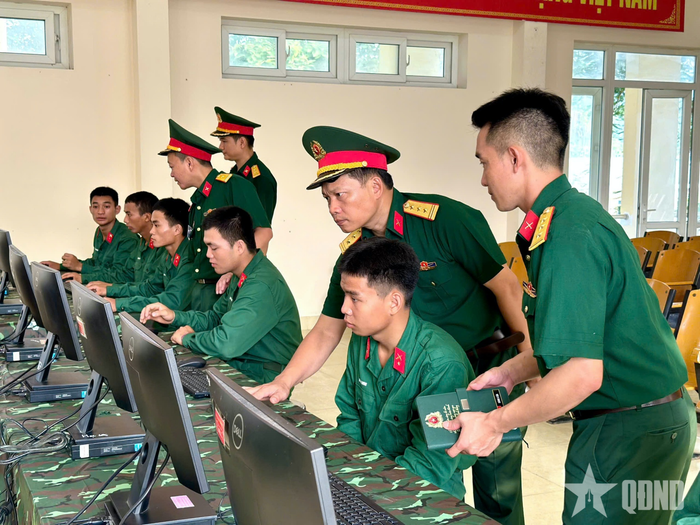 Sư đoàn 316 ứng dụng công nghệ thông tin, chuyển đổi số trong kiểm tra nhận thức chính trị cho chiến sĩ mới nhập ngũ năm 2026.