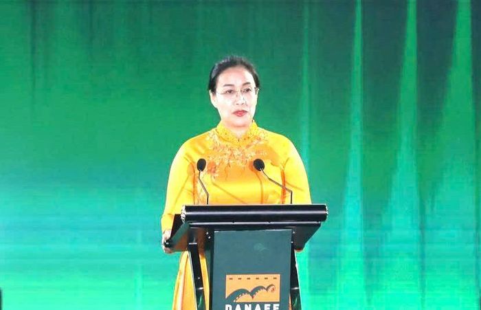 Phó Chủ tịch UBND TP Đà Nẵng Nguyễn Thị Anh Thi phát biểu tại lễ Bế mạc LHP.