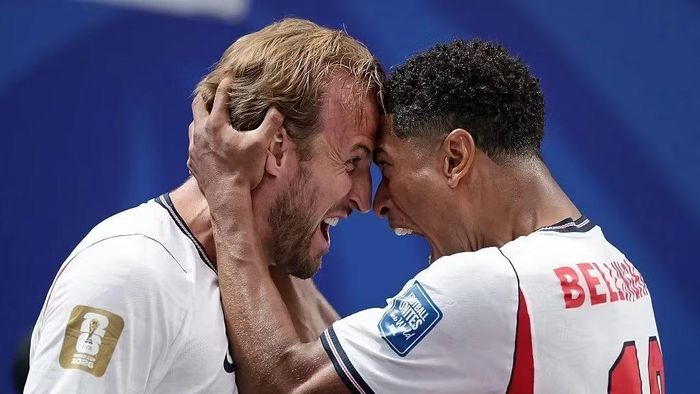 Harry Kane của đội tuyển Anh ăn mừng bàn thắng đầu tiên cùng Jude Bellingham của đội tuyển Anh trong trận đấu vòng 32 "World Cup 2026" giữa Anh và Cộng hòa Dân chủ Congo tại sân vận động Atlanta. (Ảnh: Getty Images).