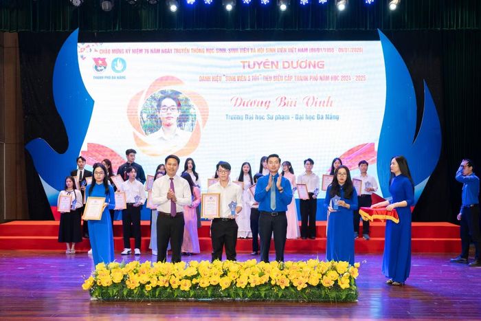 Bùi Vinh là “Sinh viên 5 tốt” tiêu biểu cấp TP. Đà Nẵng.