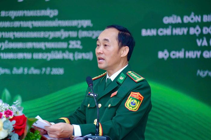  Đại tá Trần Quang Trung, Chính ủy Bộ đội Biên phòng tỉnh Nghệ An phát biểu tại hội nghị 