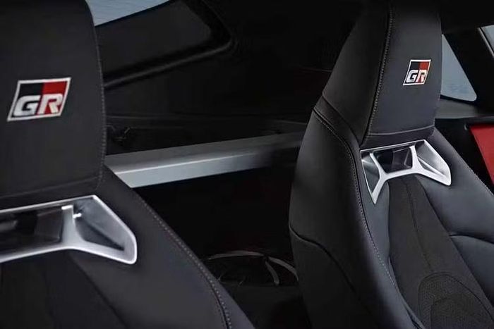 Hãng Toyota cũng ghi nhận tháng có doanh số cao nhất từ trước đến nay của Toyota RAV4 Hybrid. Chưa hết, đây còn là tháng 6 tốt nhất trong lịch sử của Lexus dù doanh số lũy kế từ đầu năm của thương hiệu xe sang này vẫn giảm 5,2%.