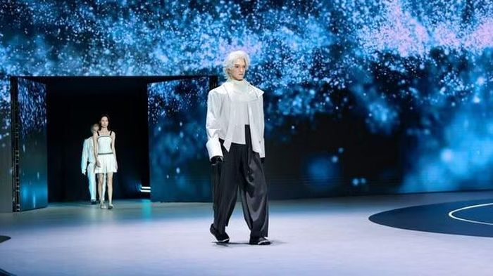 Theo nhà sản xuất, dữ liệu cá nhân tương tác với U1 được lưu trữ bằng cơ chế mã hóa cục bộ trên thiết bị thay vì tải lên đám mây. Đại diện UBTech cho biết robot "có thể trò chuyện, duy trì giao tiếp bằng mắt với người dùng và chỉ bán cho người lớn".