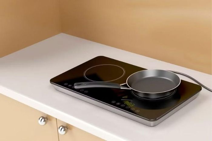 Với xu hướng hiện đại hóa nhà bếp, bếp từ đang dần trở thành lựa chọn được nhiều người ưu tiên nhờ khả năng nấu nhanh, tiết kiệm điện và an toàn hơn, trong khi bếp hồng ngoại vẫn phù hợp với người muốn tận dụng bộ nồi cũ, còn bếp gas tiếp tục là giải pháp kinh tế cho những gia đình chưa có điều kiện chuyển đổi sang các công nghệ mới.