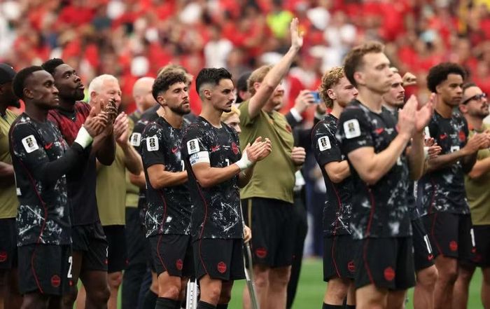 Các cầu thủ Canada thất vọng sau khi hành trình World Cup trên sân nhà khép lại bằng trận thua đậm trước Ma Rốc ở vòng 1/8 World Cup 2026. Ảnh: Reuters.