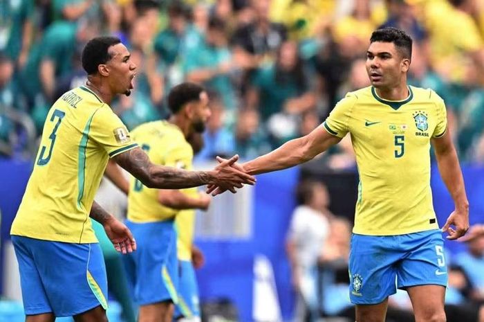 Trung vệ Gabriel Magalhaes (Brazil): Chạm bóng nhiều nhất trận gặp Nhật Bản, Gabriel còn kiến tạo để tiền vệ Casemiro gỡ hòa, mở ra màn ngược dòng của Brazil. Ảnh: Getty.