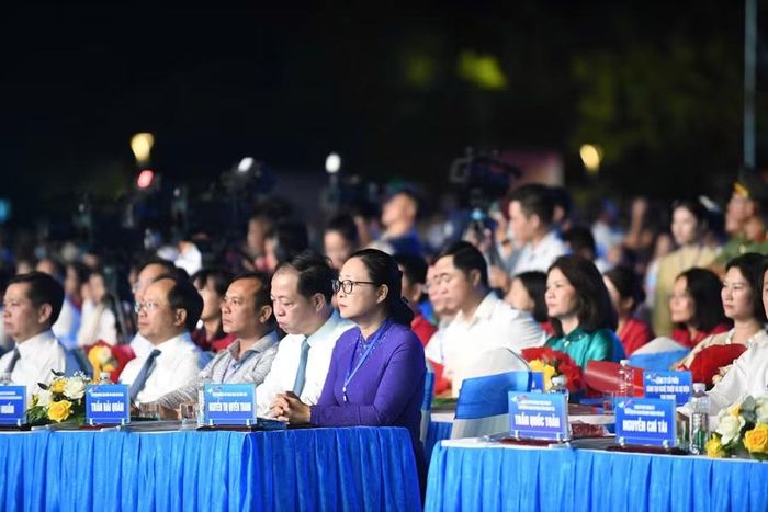 Thứ trưởng Bộ GD&ĐT Nguyễn Thị Quyên Thanh tham dự Lễ hội Vì hòa bình tại Quảng Trị.