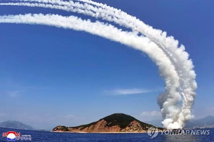 Hình ảnh Triều Tiên thử vũ khí trên biển ngày 3/7. (Ảnh: KCNA/Yonhap)