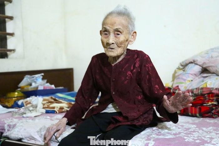 Mẹ Việt Nam Anh hùng Lê Thị Sáu chia sẻ về hai con trai liệt sĩ.