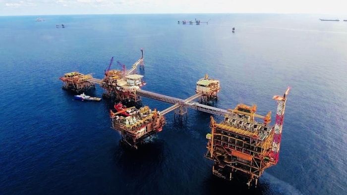 Các mỏ dầu khí lớn tại Việt Nam đang đi vào giai đoạn suy giảm sản lượng tự nhiên.