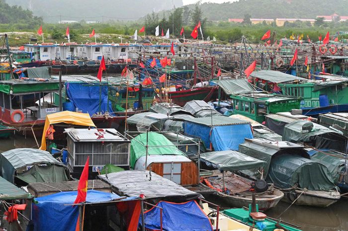 Tàu, thuyền về nơi neo đậu, tránh trú an toàn tại khu vực Cái Xà Coong.