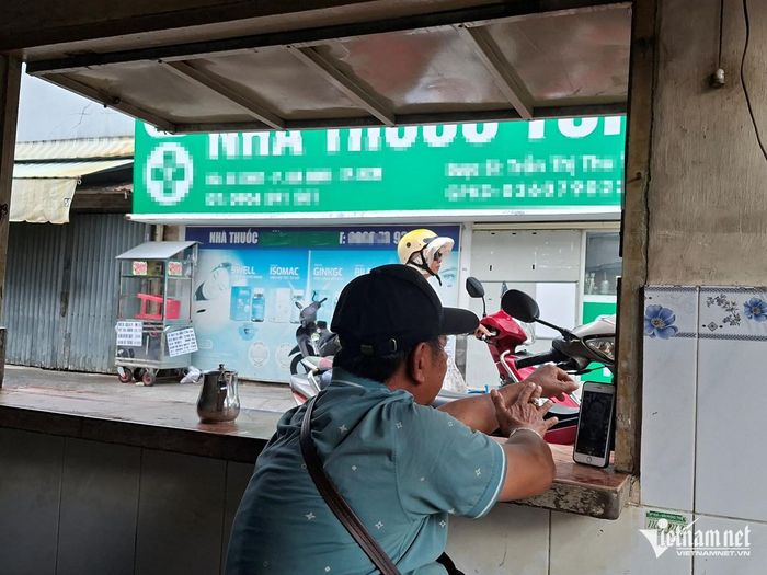 Người khách giấu tên cho biết, khi mới 5 tuổi ông đã theo bố đến quán cà phê này uống nước