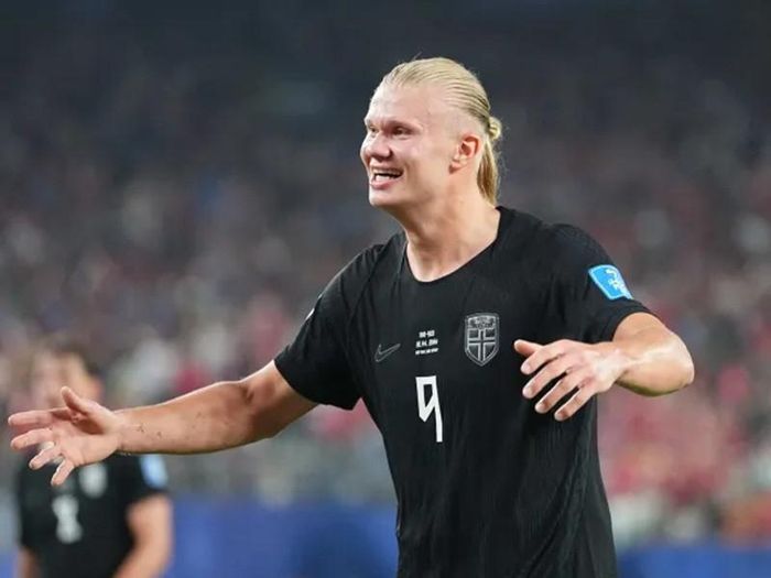 Haaland sẽ lại cùng Na Uy ăn mừng kiểu chèo thuyền Viking sau trận đấu với Brazil? Ảnh: Icon Sport