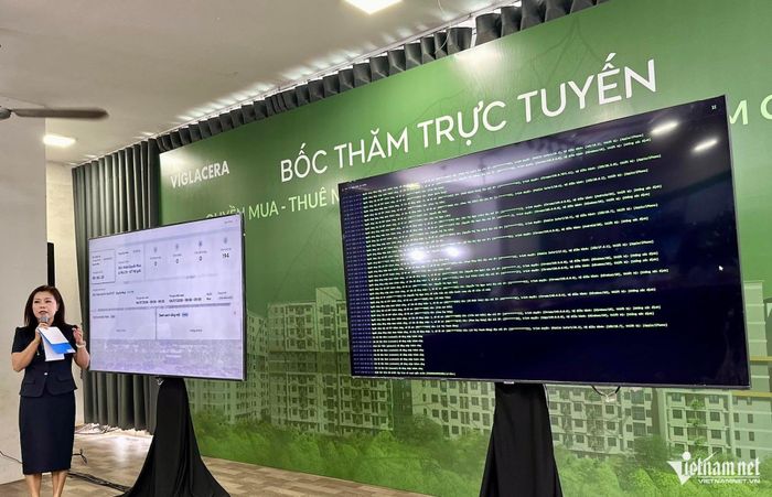 Cổng bốc thăm chính thức được mở hiển thị quá trình đăng nhập, bốc thăm của các tài khoản. Ảnh: Hồng Khanh