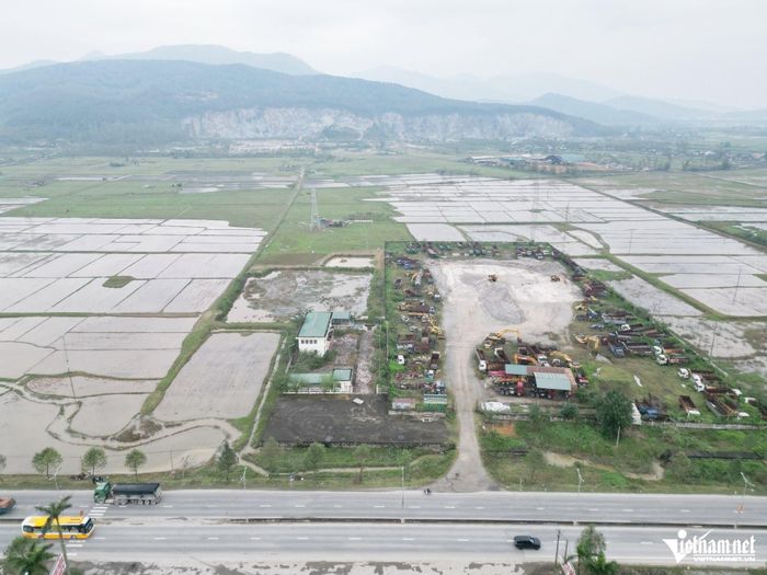 Trạm kiểm dịch gần 8 tỷ đồng bị bỏ hoang nhiều năm.