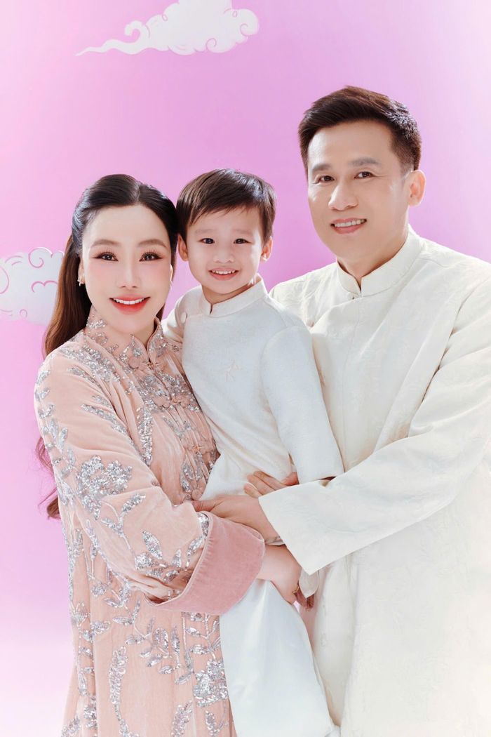 Hồ Quỳnh Hương không mong con phải thật xuất sắc hay nổi tiếng. 