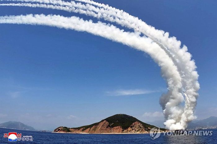 Các tên lửa đánh trúng vào mục tiêu chỉ định. Ảnh: Yonhap