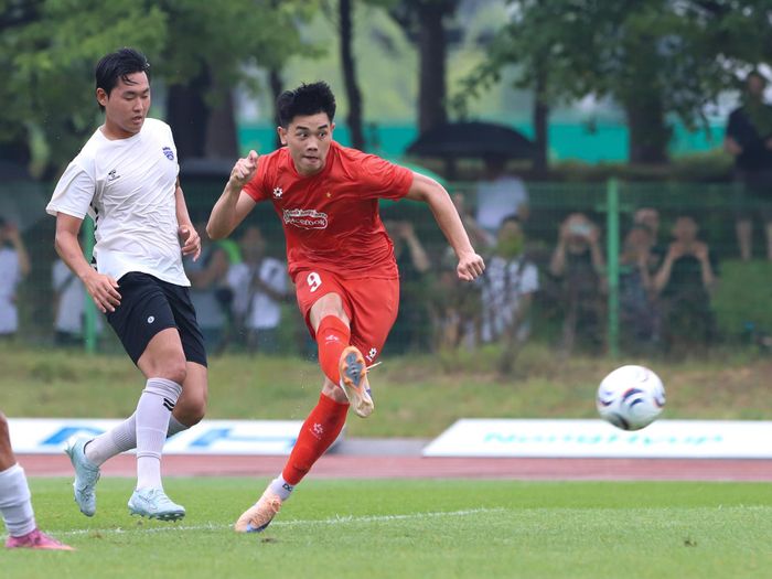 Đình Bắc ấn định chiến thắng 6-0 cho tuyển Việt Nam.