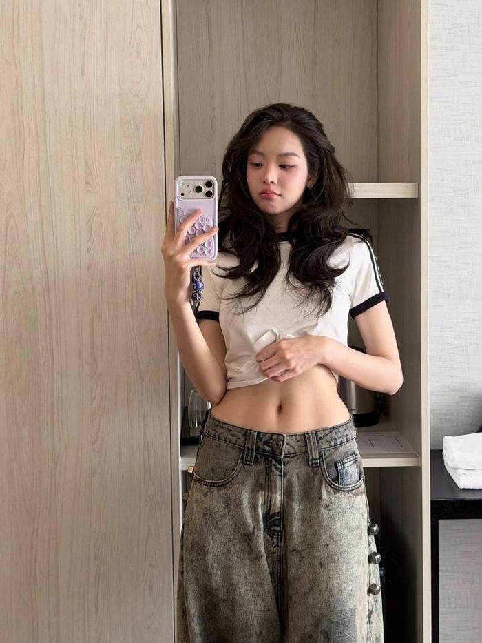 Hoa hậu Thanh Thủy khoe cơ bụng săn chắc trong loạt ảnh mới.