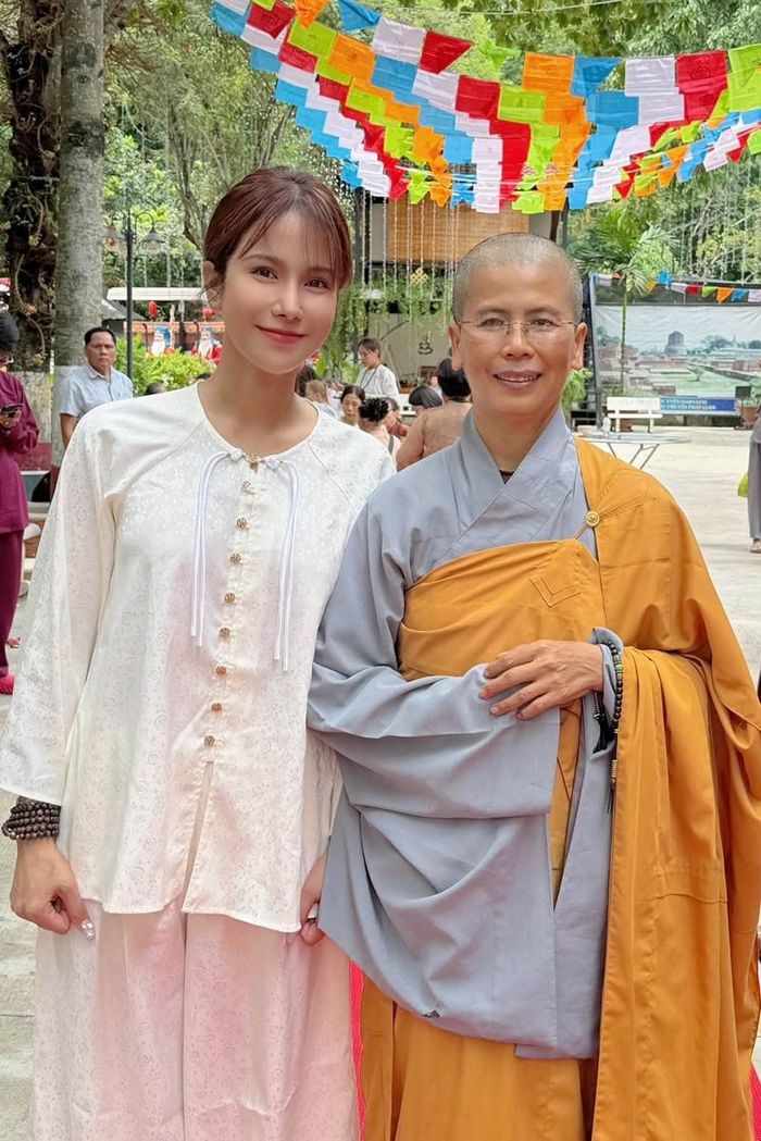 Ca sĩ Diệp Lâm Anh đăng ảnh cùng thông điệp sống hồn nhiên với đời, an nhiên với mình.