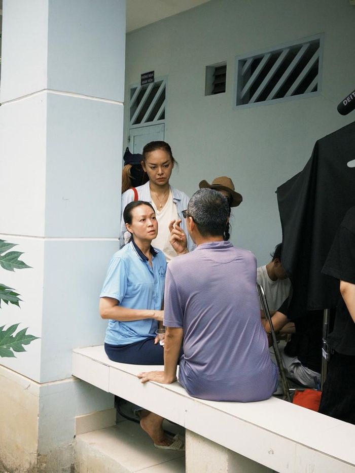 Siêu mẫu Ngọc Nga chia sẻ hậu trường quay phim cùng Mai Ngô, bày tỏ hạnh phúc khi được sống trong cuộc đời của nhân vật trên set quay.