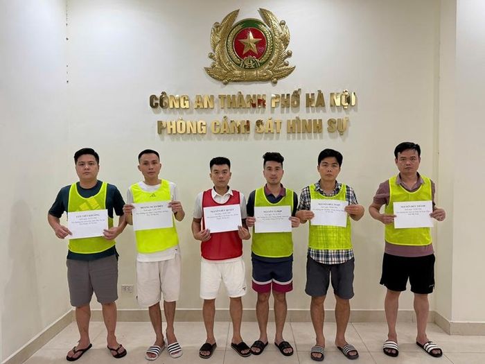 Các đối tượng tại cơ quan Công an. Ảnh CAHN