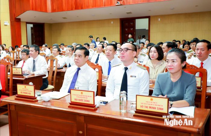 Các đồng chí lãnh đạo tỉnh Nghệ An và Kiểm toán Nhà nước dự hội nghị. Ảnh: Thành Duy