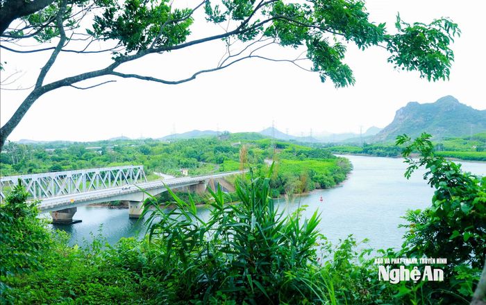 Cầu Long Đại bắc qua con sông cùng tên từng là địa điểm hứng chịu đánh phá ác liệt của không quân Mỹ trong chiến tranh. Ảnh: Thành Duy
