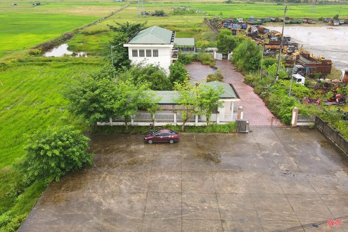 Và khi được Khu Quản lý đường bộ II chấp thuận, chủ đầu tư sẽ triển khai thi công nút giao đấu nối đường nhánh từ tuyến đường đối ngoại với quốc lộ 1 tại Km487+538 thuộc Dự án Trụ sở làm việc Trạm kiểm dịch động vật nội địa tại phường Nam Hồng Lĩnh. Sau khi thi công hoàn thành công trình, nút giao sẽ được bàn giao cho UBND phường Nam Hồng Lĩnh quản lý, duy tu, bảo dưỡng theo quy định.