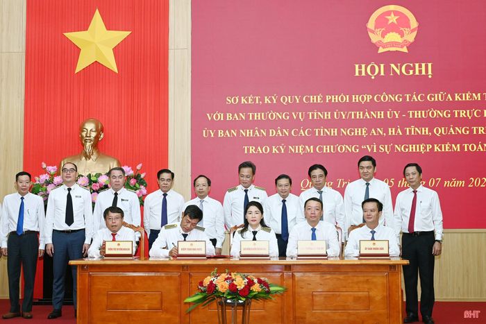 Lãnh đạo KTNN và các tỉnh Hà Tĩnh, Nghệ An, Quảng Trị và thành phố Huế đã ký Quy chế phối hợp công tác trong giai đoạn 2026 - 2030.