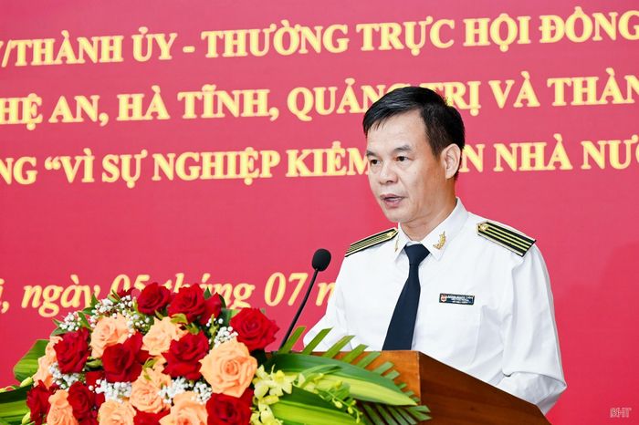 Kiểm toán trưởng KTNN khu vực II Dương Quang Chính báo cáo kết quả công tác phối hợp giữa đơn vị và các địa phương trong thời gian qua.