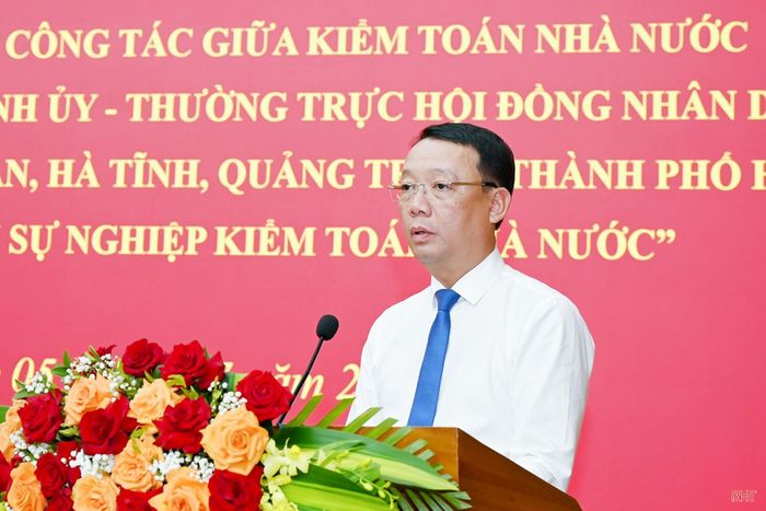 Đồng chí Phan Thiên Định - Phó Bí thư Tỉnh ủy, Chủ tịch UBND tỉnh Hà Tĩnh phát biểu tại hội nghị.