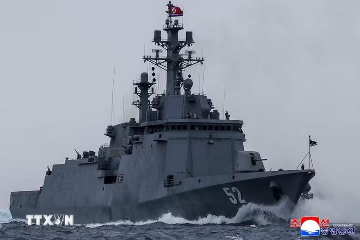 Tàu khu trục Kang Kon thuộc lớp Choe Hyon của Triều Tiên. (Ảnh: KCNA/TTXVN)