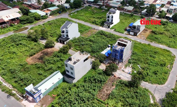 Với hạ tầng kỹ thuật được đầu tư đồng bộ cùng nhiều tiện ích đang dần hình thành, khu tái định cư Long Bửu 2 được kỳ vọng sẽ thu hút thêm nhiều người dân đến sinh sống trong thời gian tới.