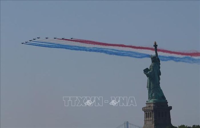 Đội hình máy bay trình diễn nhân kỷ niệm 250 năm Quốc khánh tại New York, Mỹ ngày 4/7/2026. Ảnh: THX/TTXVN phát