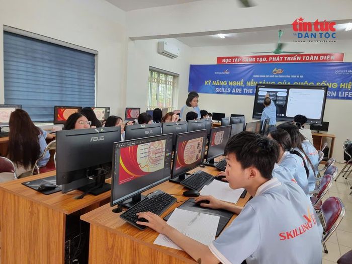 Các lớp đào tạo chương trình công nghệ số thu hút giới trẻ.