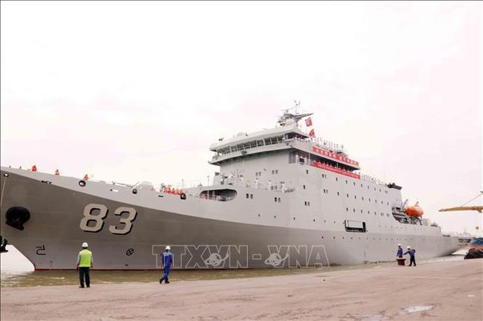 Tàu Hải quân mang số hiệu 83, tàu Chỉ huy của Biên đội tàu 83 Hải quân Trung Quốc cập cảng Lotus, Thành phố Hồ Chí Minh.