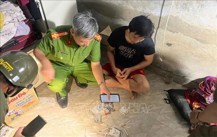 Công an phường Hương An phát hiện đối tượng dương tính với ma túy trong quá trình rà soát, kiểm tra trong khu dân cư.