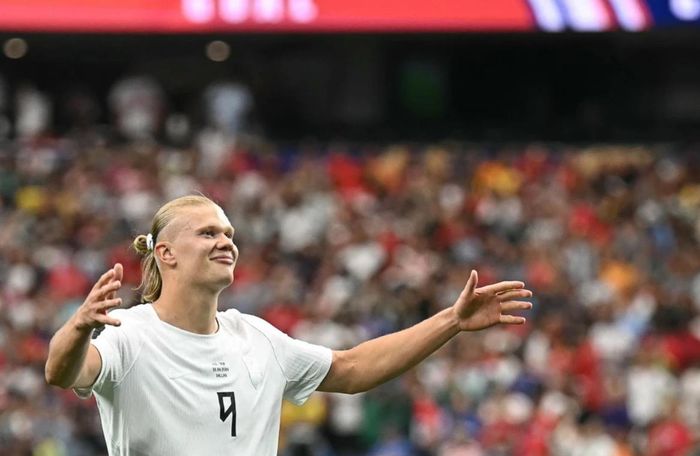 Haaland là mối nguy hiểm với hàng thủ Brazil. Ảnh AFP/TTXVN.