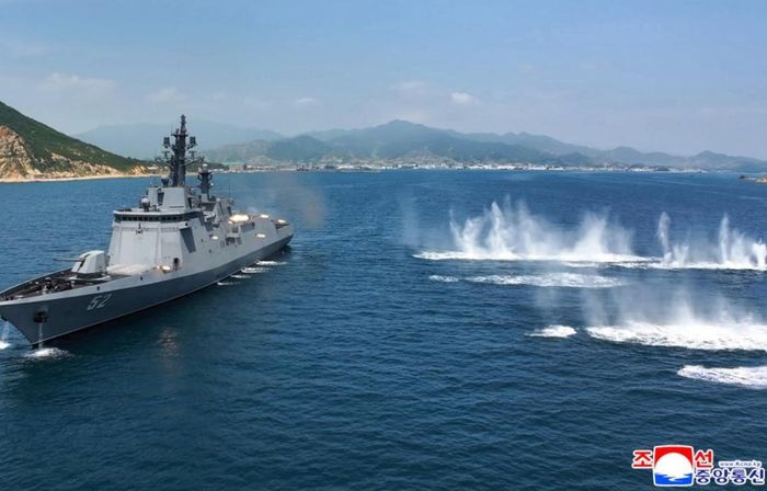 Hình ảnh khu trục hạm Kang Kon trong cuộc thử nghiệm phóng tên lửa ngày 5/7/2026. Ảnh: KCNA