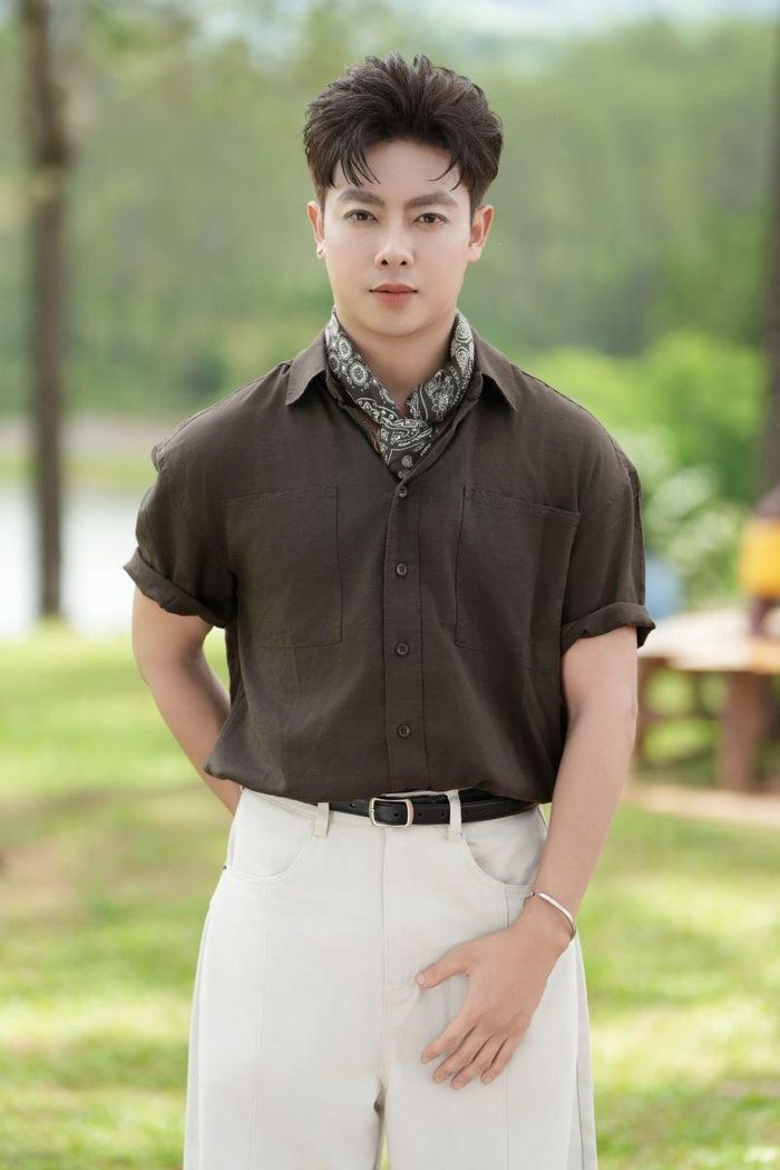 Ca sĩ Hoàng Hà Cương kể câu chuyện thanh xuân đầy hoài niệm qua MV "Nhắm mắt thấy mùa hè"