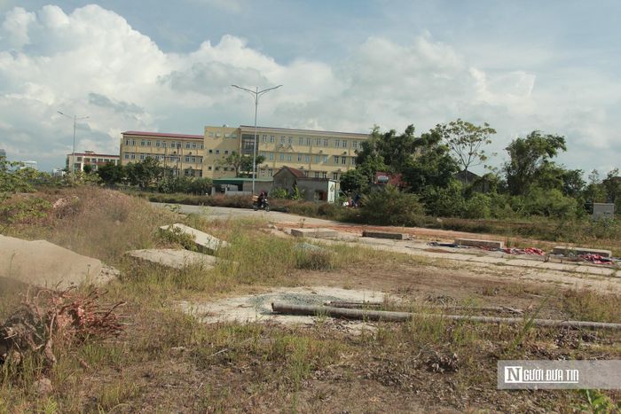 Dự án được khởi công năm 2023 và dự kiến hoàn thành trong năm 2025. Đến nay, hai đầu tuyến cơ bản đã hoàn thiện. Tuy nhiên, đoạn dài khoảng 300 m tại nút giao đường Hà Hoàng (phường Trần Phú) vẫn chưa thể thi công do vướng công tác giải phóng mặt bằng.